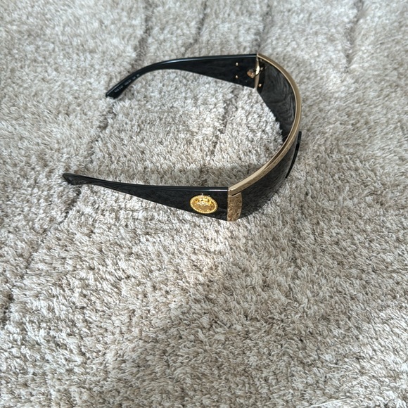 Versace sunglasses - Picture 3 of 4
